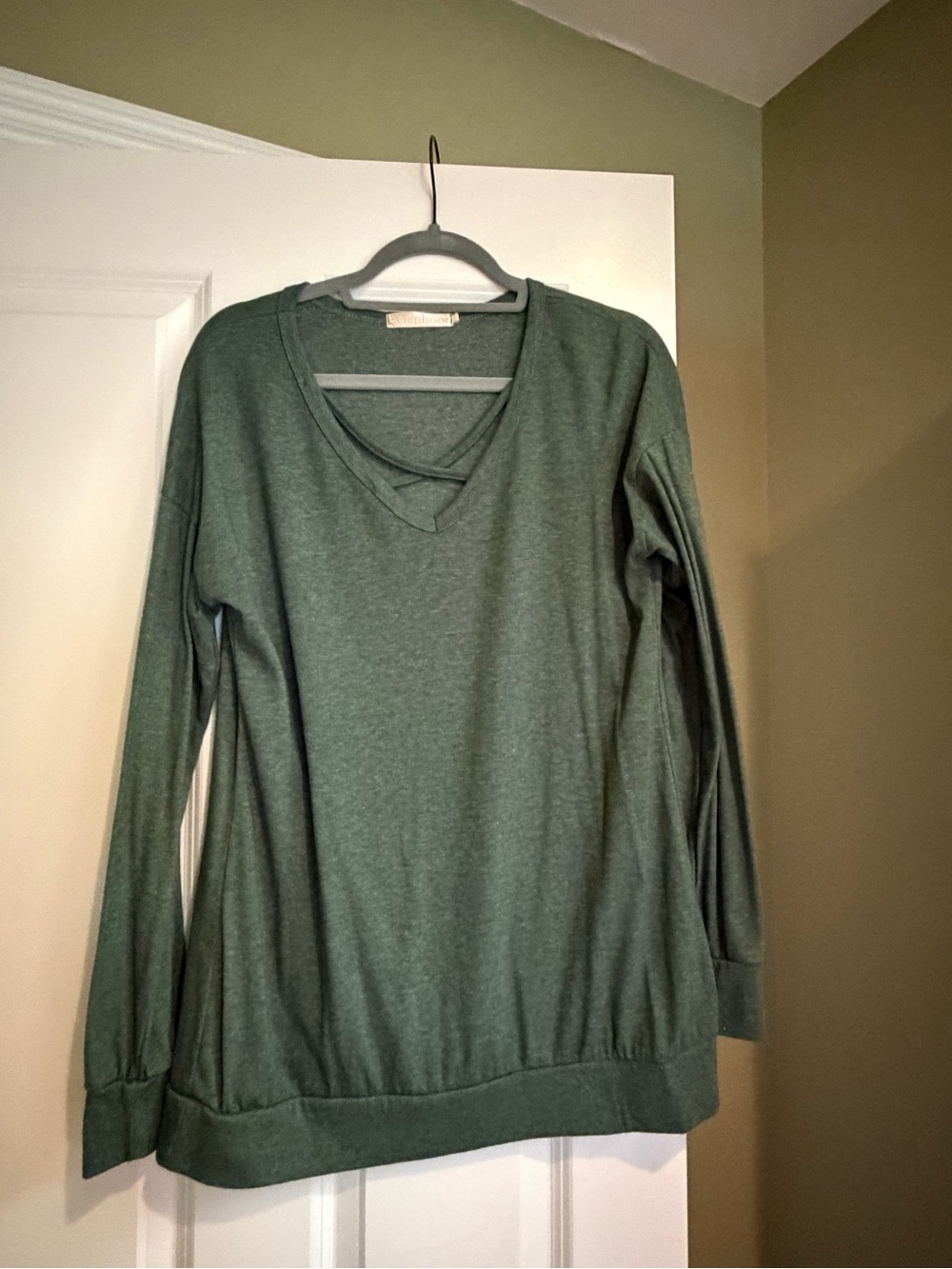 Women's Green V-Neck Long Sleeve Sweater